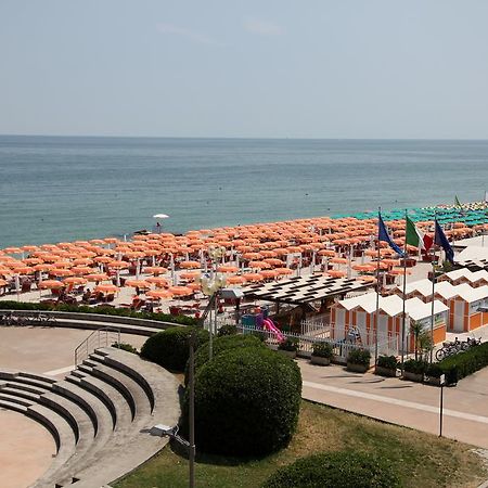 Hotel Cristallo Fano Exterior foto
