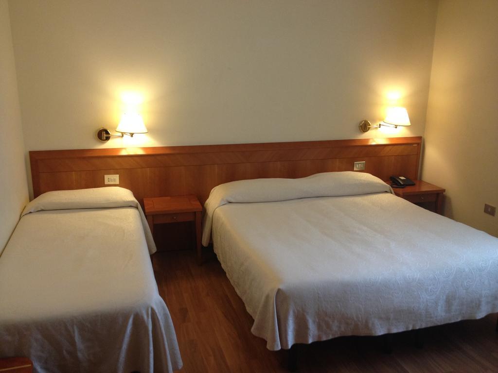 Hotel Cristallo Fano Zimmer foto